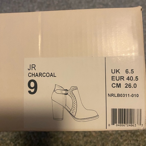 Charcoal booties size 9 Not rated brand - Picture 14 of 14